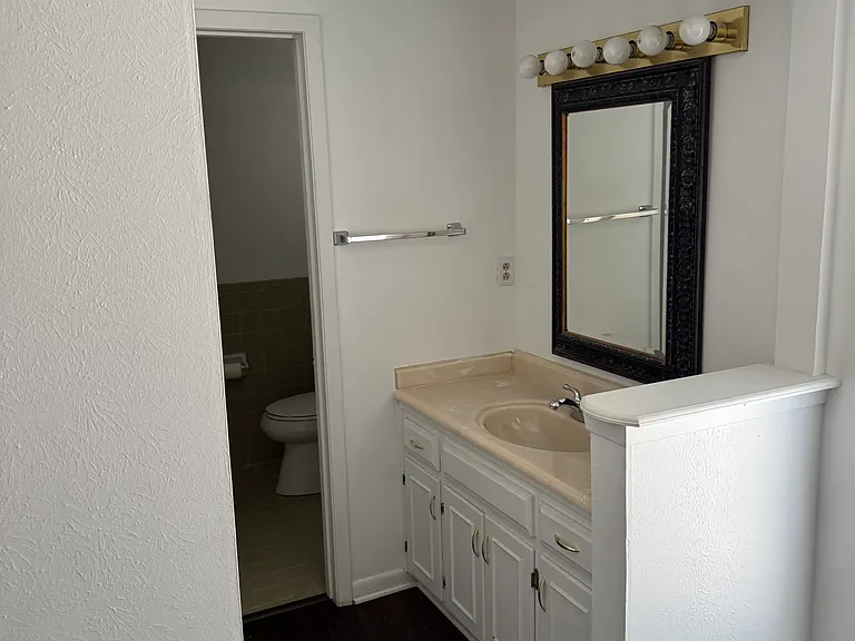 1806 Crescent Dr — Photo 4