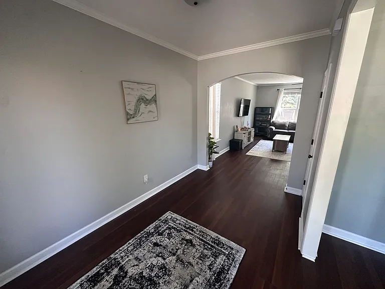 511 Sebastian Dr — Photo 2