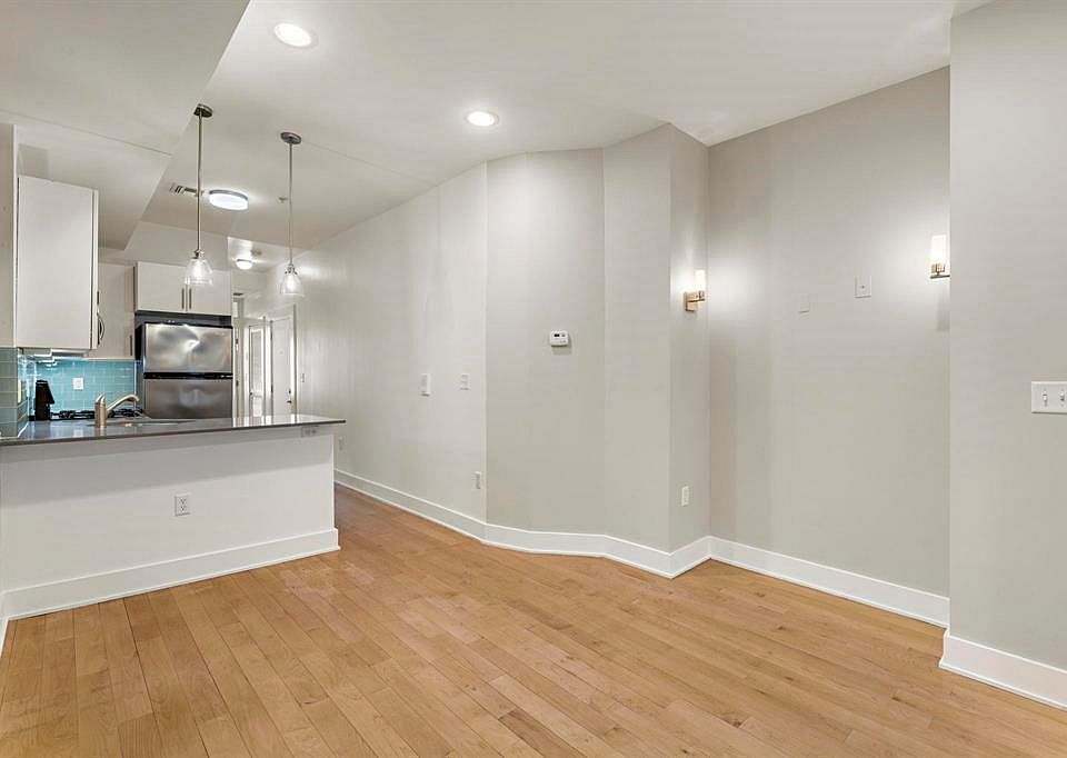 1st image of 322 Grand St APT 3R