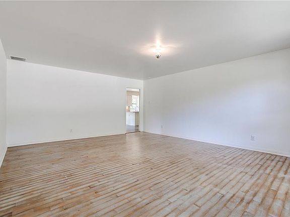 5th image of 212 S Dorothy Dr