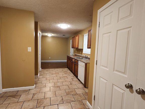 3rd image of 45 Sweetbriar Cir