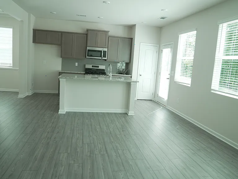 79 Pineview Dr — Photo 44