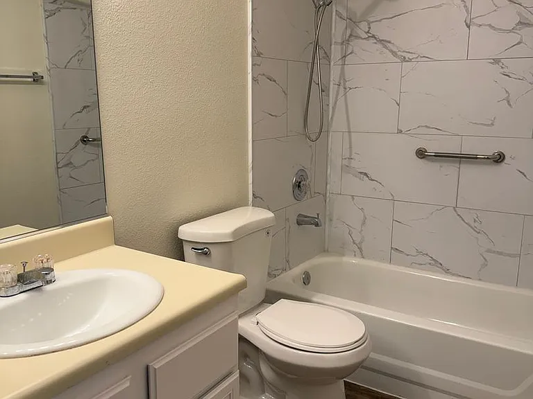 930 N Sloan Ln #203C — Photo 13