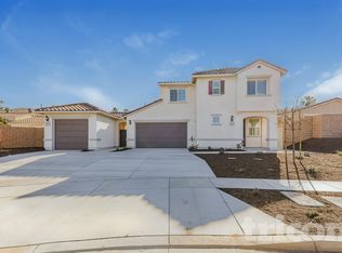 662 Susanne St, Corona, CA 92882