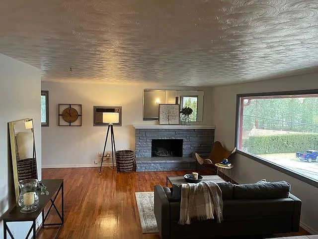4 bed, 2.5 bath, 1794 sqft, $2,300 — Photo 4