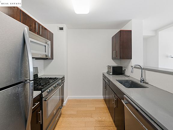 4th image of 535 W 52nd St APT 7F