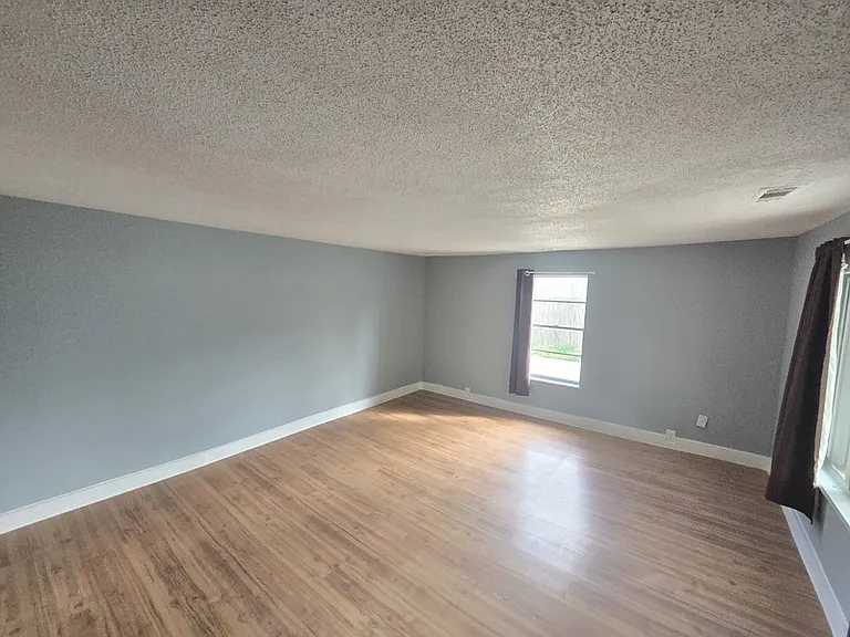 1007 Olsen Ave — Photo 16