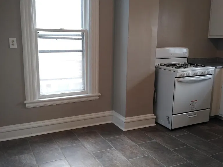 517 Ottawa St — Photo 2