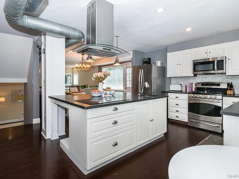 17 Edgewood Ave — Photo 8