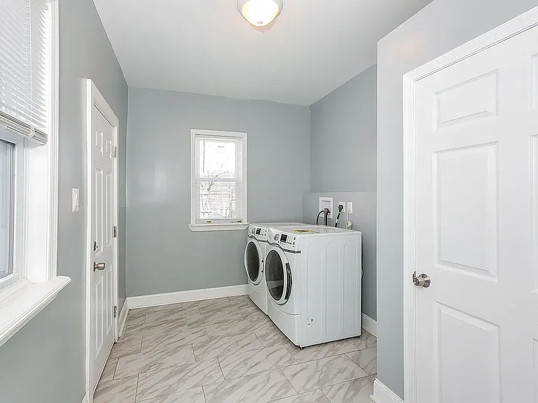 2811 E Venango St — Photo 17