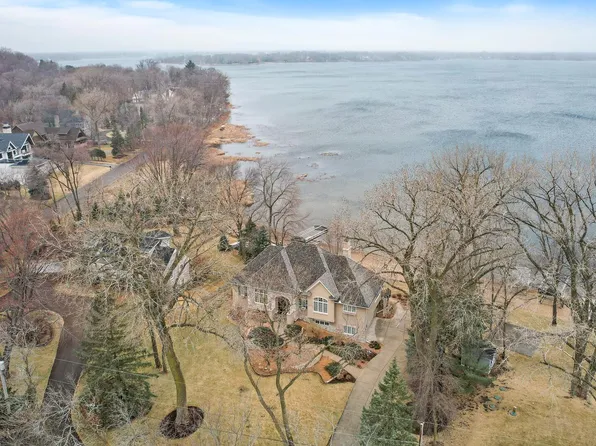 10 Peninsula Rd, White Bear Lake, MN 55110