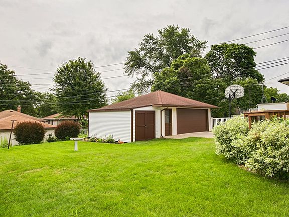 4th image of 1239 9th Ave S