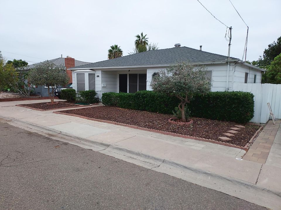 Front of home - Has lots of parking too - it also has a side driveway and two car garage in back!