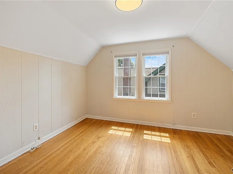448 Buckingham Ave — Photo 17
