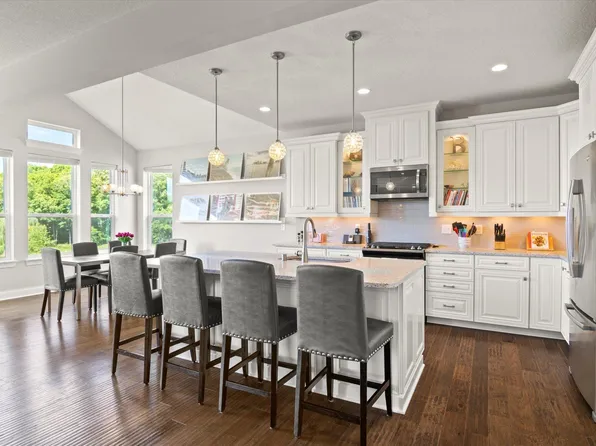 6792 Big Woods Dr, Excelsior, MN 55331