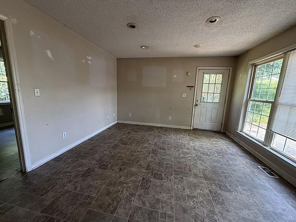 5th image of 302 Bower Ave