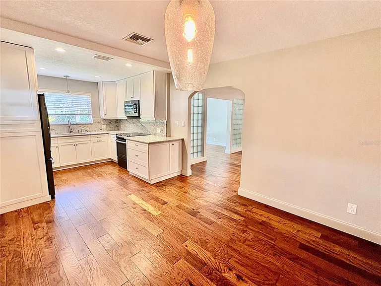 438 Lakeview Ave — Photo 4