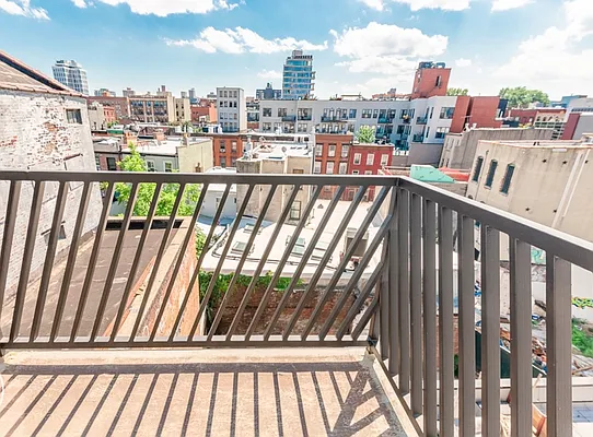 Rented by EXR | media 2