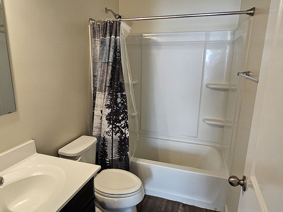 2nd image of 498 Oland St