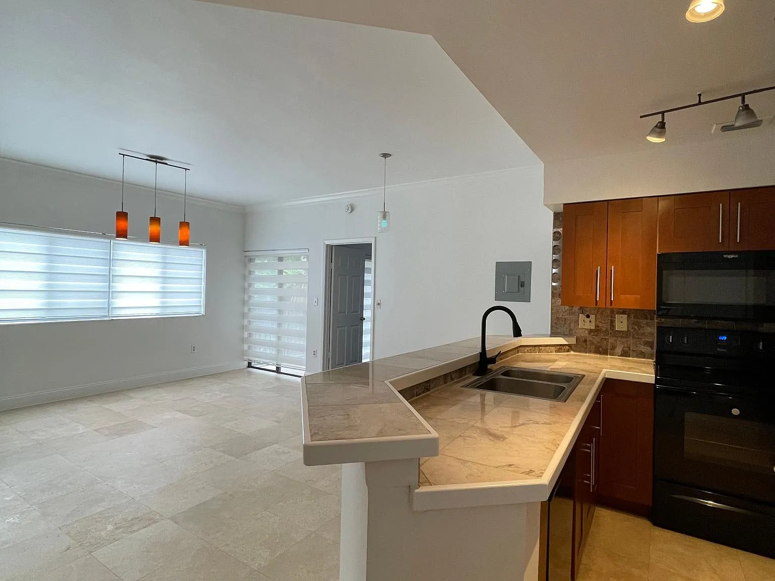 2445 SW 18th Ter — Photo 1