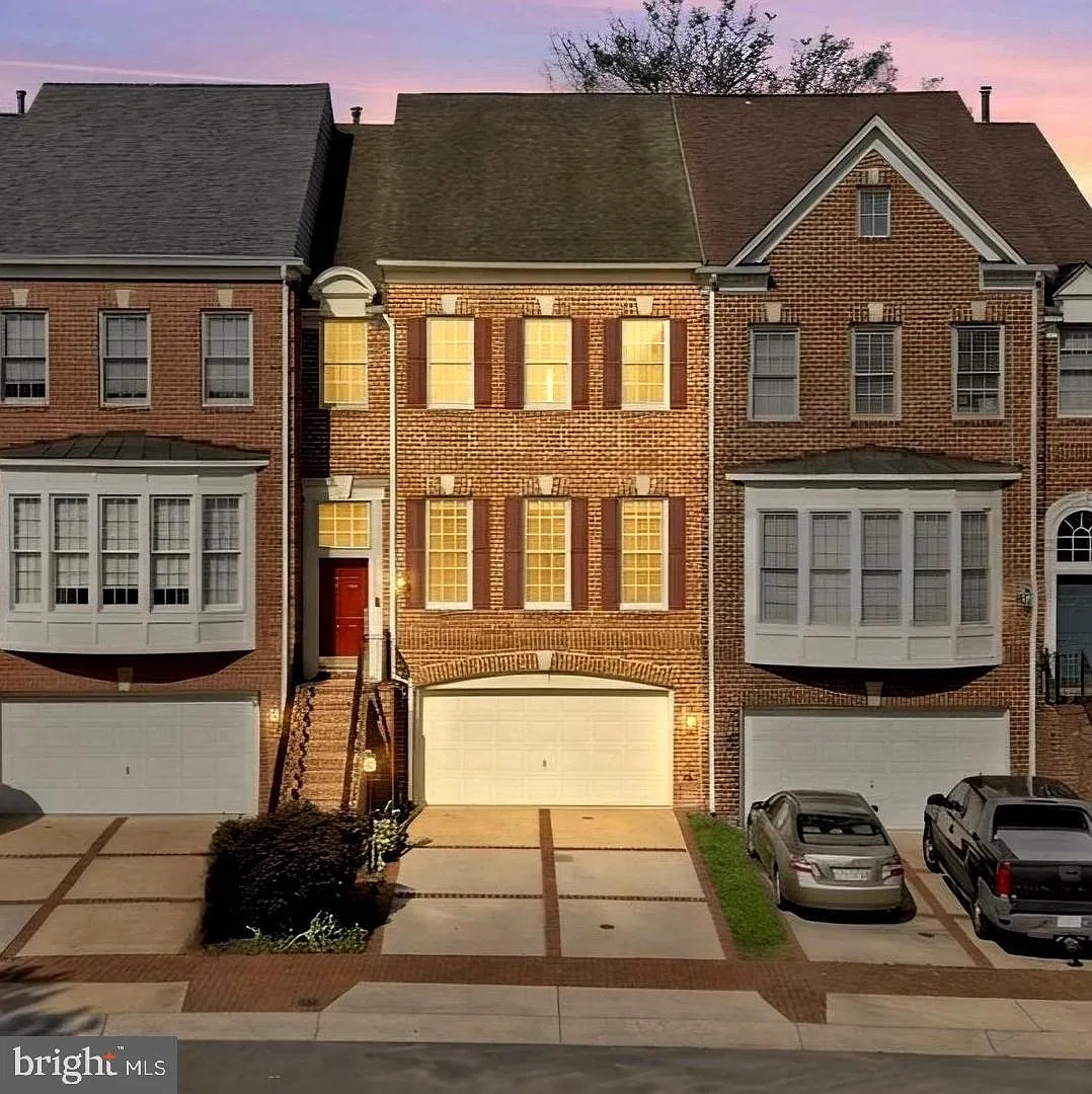 4 bed, 3.5 bath, 2670 sqft, $4,800 — Photo 1