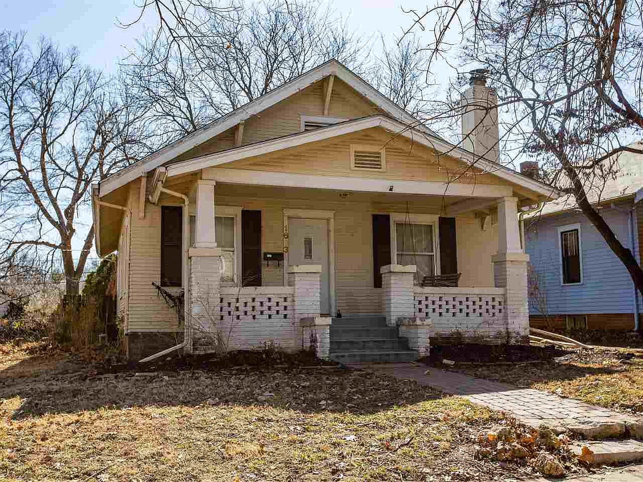 1613 Humboldt St, Manhattan, KS 66502 | Zillow