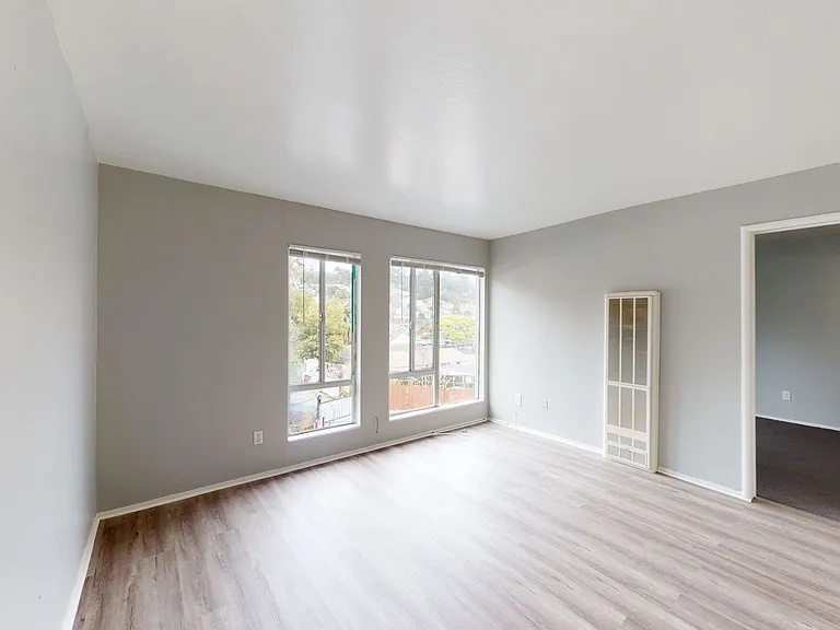 7036 MacArthur Blvd — Photo 39