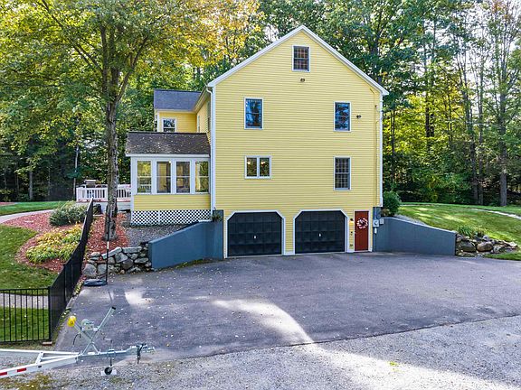 3rd image of 42 Bennington Dr