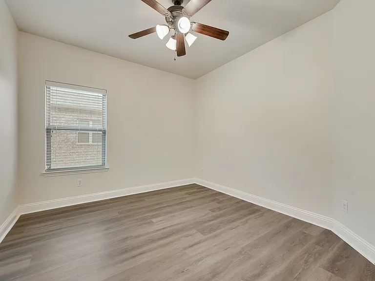 621 Dogwood Dr — Photo 15