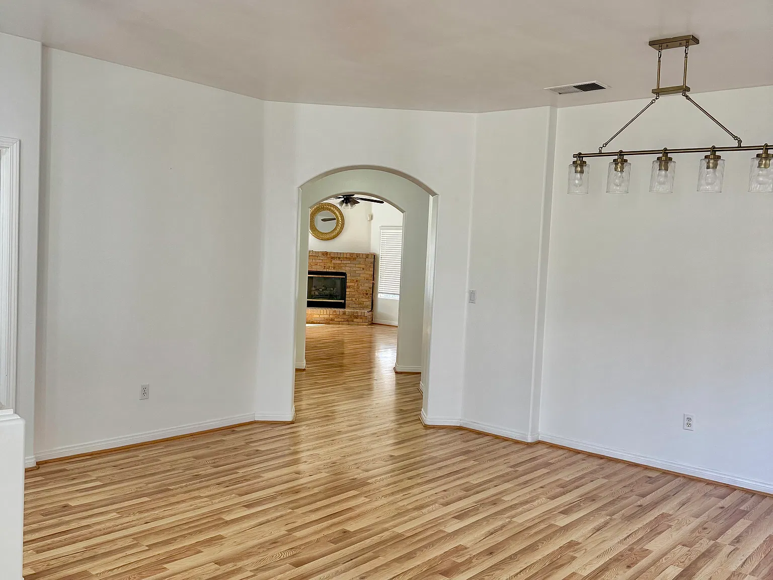 4 bed, 2140 sqft, $3,200 — Photo 4