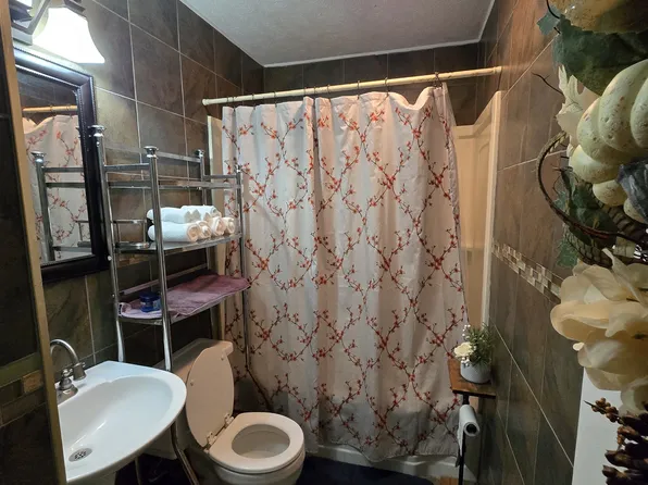 106 Phillips Ln, Oak Ridge, TN 37830