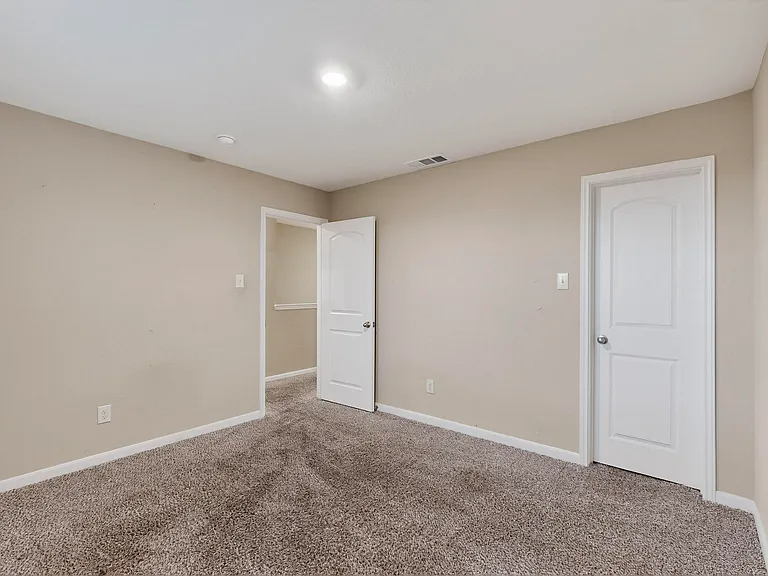 305 Honeysuckle Ln — Photo 8