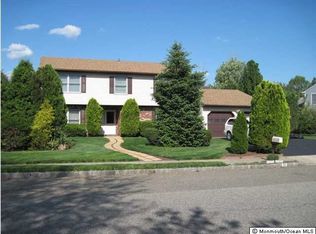 28 Overhill Dr, Marlboro, NJ 07746
