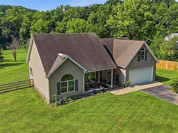 3rd image of 2619 Fox Hollow Rd