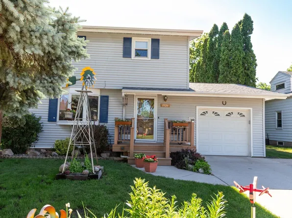 1926 Ohio St, Oshkosh, WI 54902