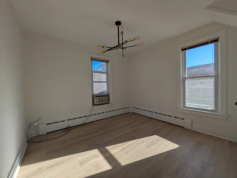1516 Lee St — Photo 8