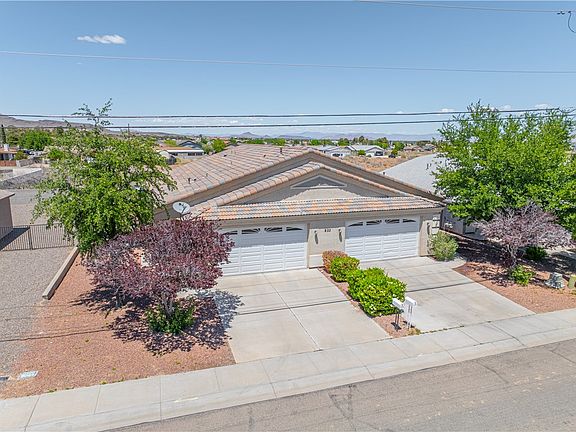 3rd image of 933 E Beverly Avenue