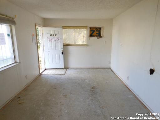 5th image of 817 & 819 ZACHRY DR