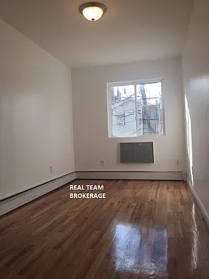 Rented by Real Team Brokerage | media 8