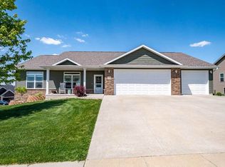512 Rolling Hills Dr, Tiffin, IA 52340