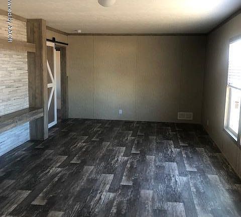 3rd image of 101 Bear Ln