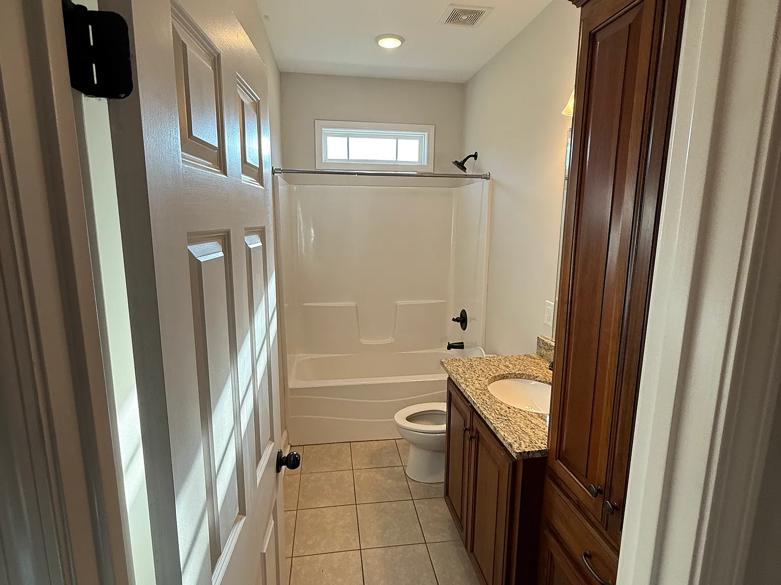 3 bed, 2200 sqft, $2,700 — Photo 4