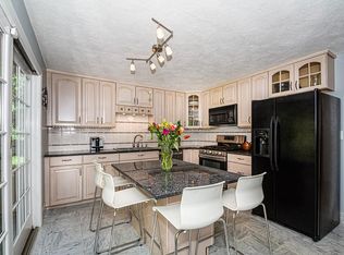 16 Hartford Cir, Andover, MA 01810
