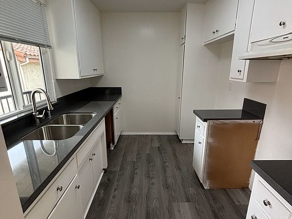 3rd image of 2105 Grant Ave #4
