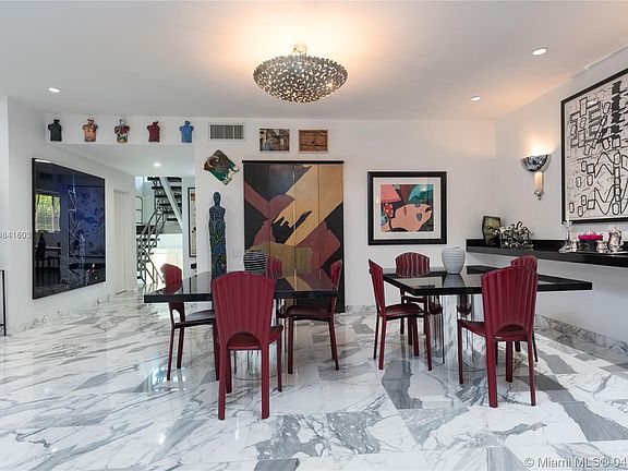 5th image of 2000 S Bayshore Dr APT 15