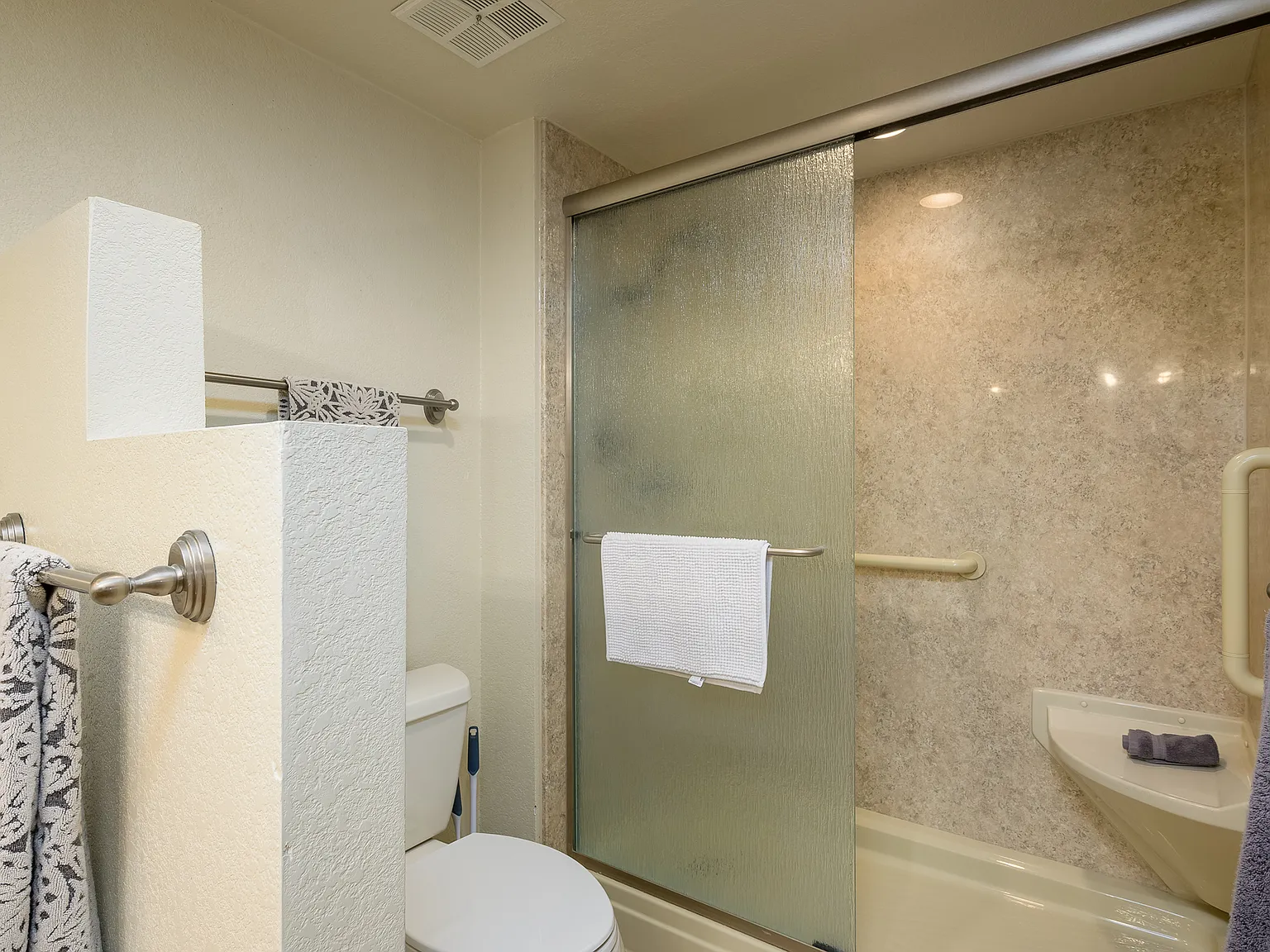 1 bed, 850 sqft, $2,200 — Photo 2