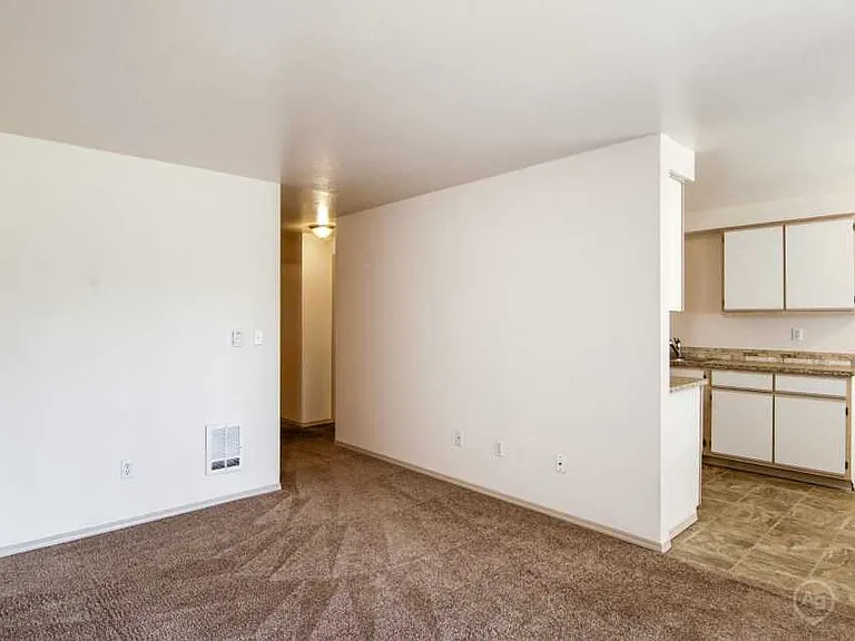 McNary Heights Apartments — Photo 6