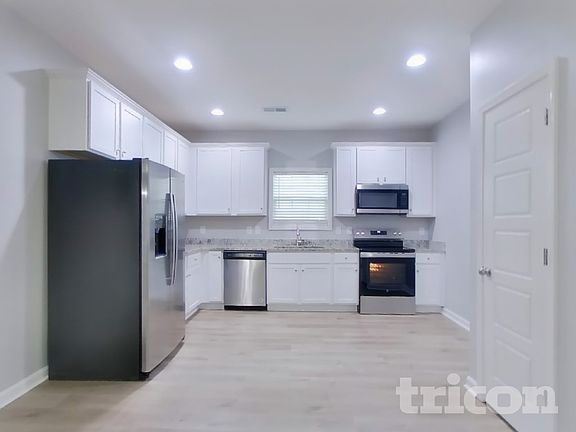 5th image of 912 Stokewood Pl