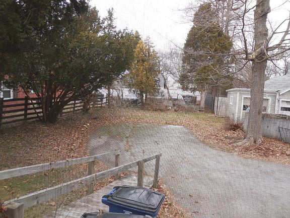 5th image of 573 W Main St