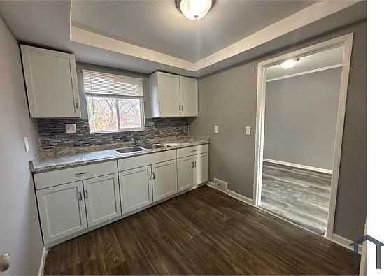 5th image of 16887 Evergreen Rd